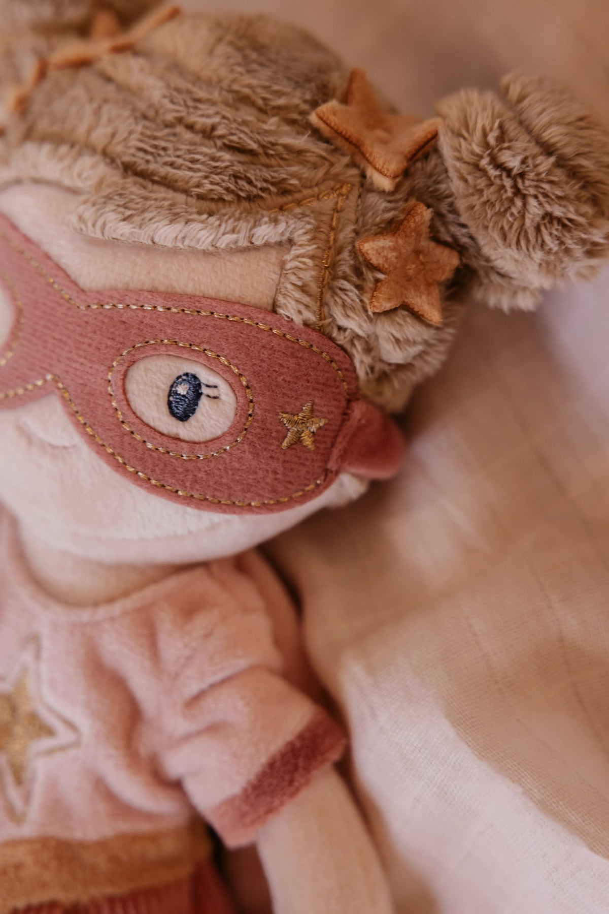 Knuffelpop "Superheld Rosa" 35cm
